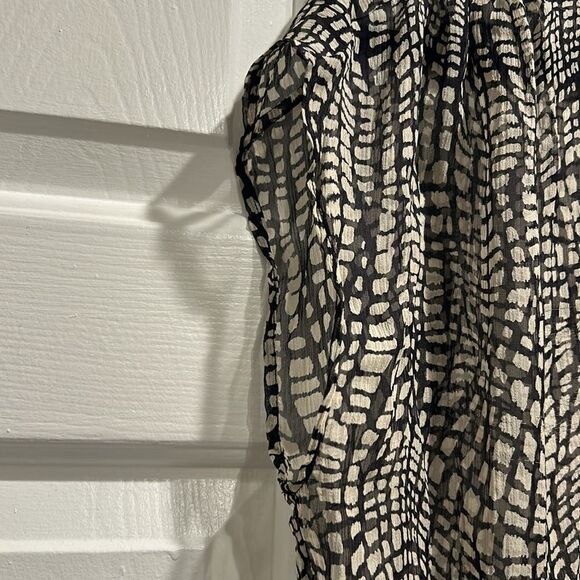 Joie Black & White Sleeveless Blouse, Size medium - Picture 3 of 10